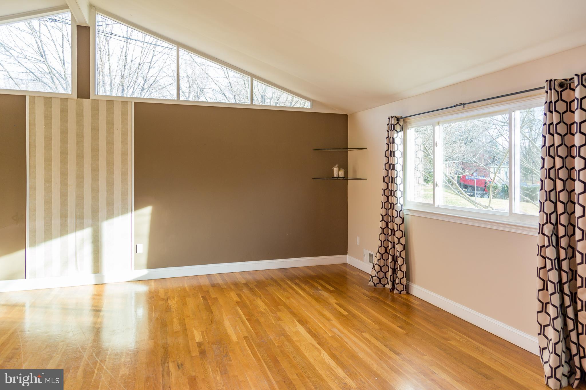 8134 Springfield Village Drive Springfield, VA 22152 - Photo 4 of 25 Interior (General)