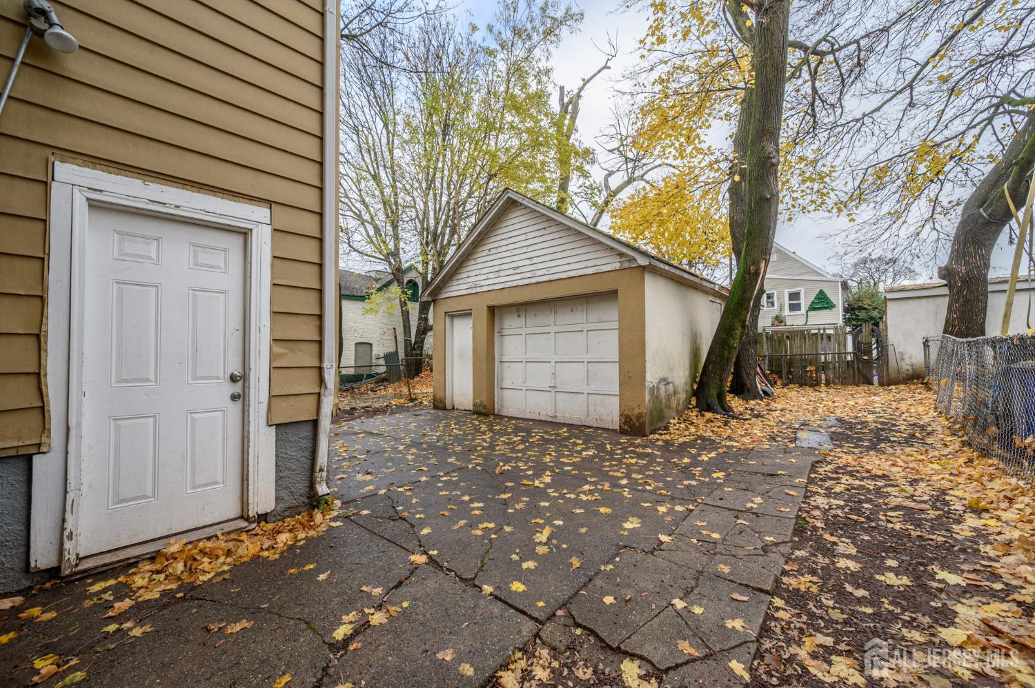 377 Delavan Street New Brunswick, NJ 08901 - Photo 29 of 33