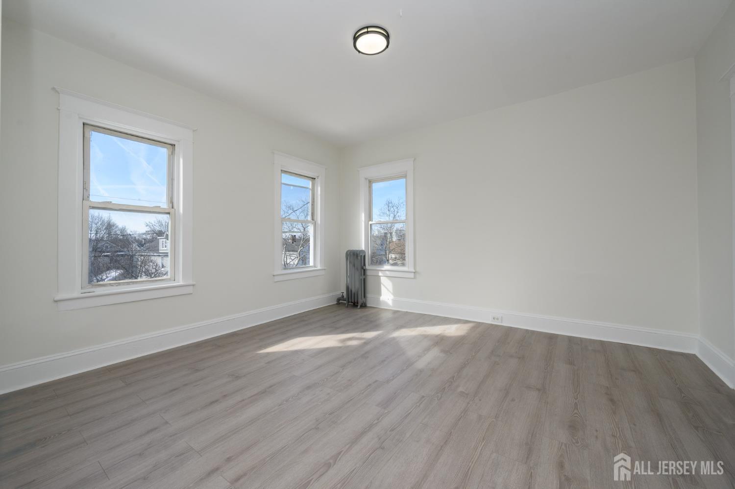 377 Delavan Street New Brunswick, NJ 08901 - Photo 3 of 33