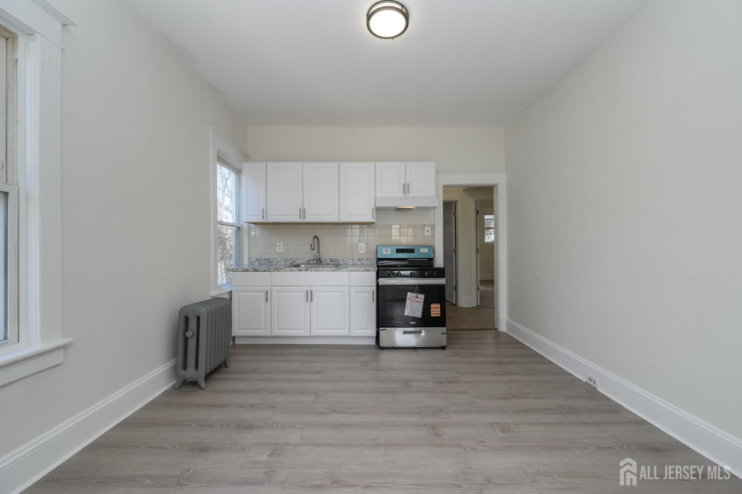 377 Delavan Street New Brunswick, NJ 08901 - Photo 8 of 33