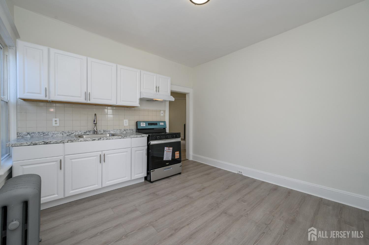 377 Delavan Street New Brunswick, NJ 08901 - Photo 10 of 33