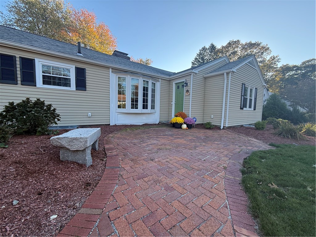 134 Naushon Road Pawtucket, RI 02861 - Photo 3 of 29 Gallery Image 3