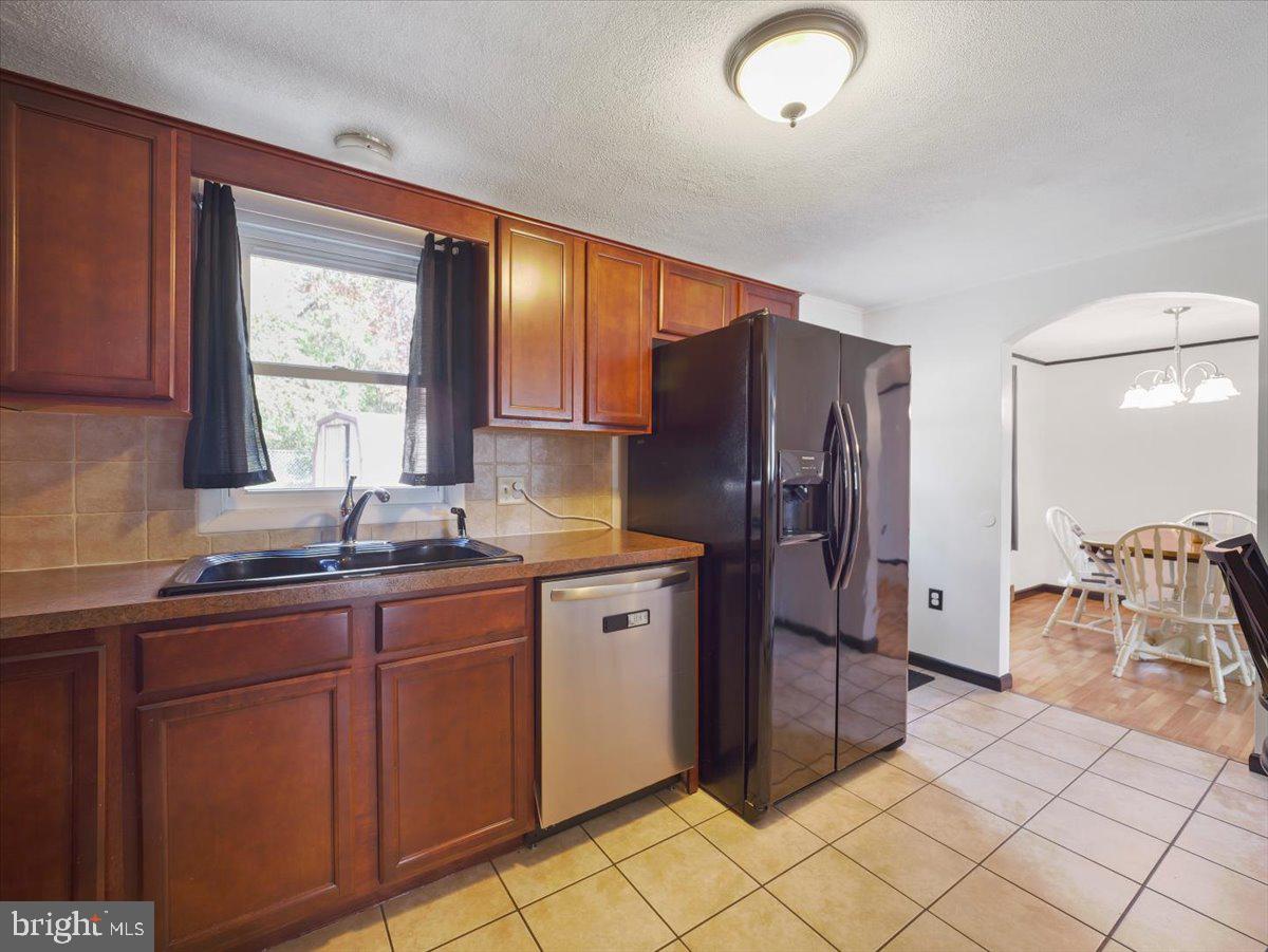 2731 Jack Road Chambersburg, PA 17202 - Photo 8 of 29 a kitchen with stainless steel appliances granite countertop a refrigerator and sink