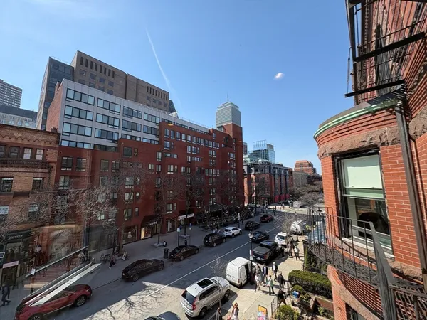 $5,200 | 175 Newbury Street, Unit 300, Boston, MA 02116