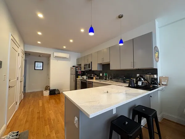 $5,200 | 175 Newbury Street, Unit 300, Boston, MA 02116