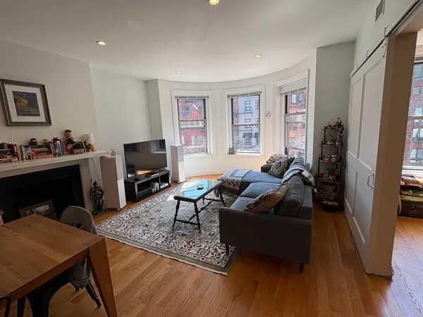 $5,200 | 175 Newbury Street, Unit 300, Boston, MA 02116