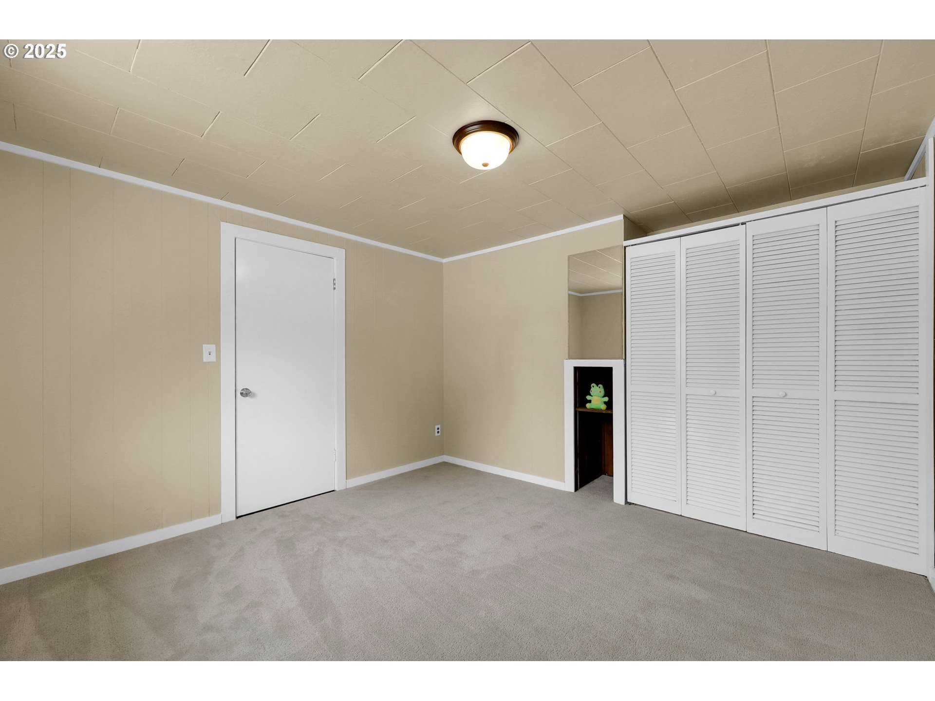 2785 Riverview Street Eugene, OR 97403 - Photo 16 of 44 a view of an empty room