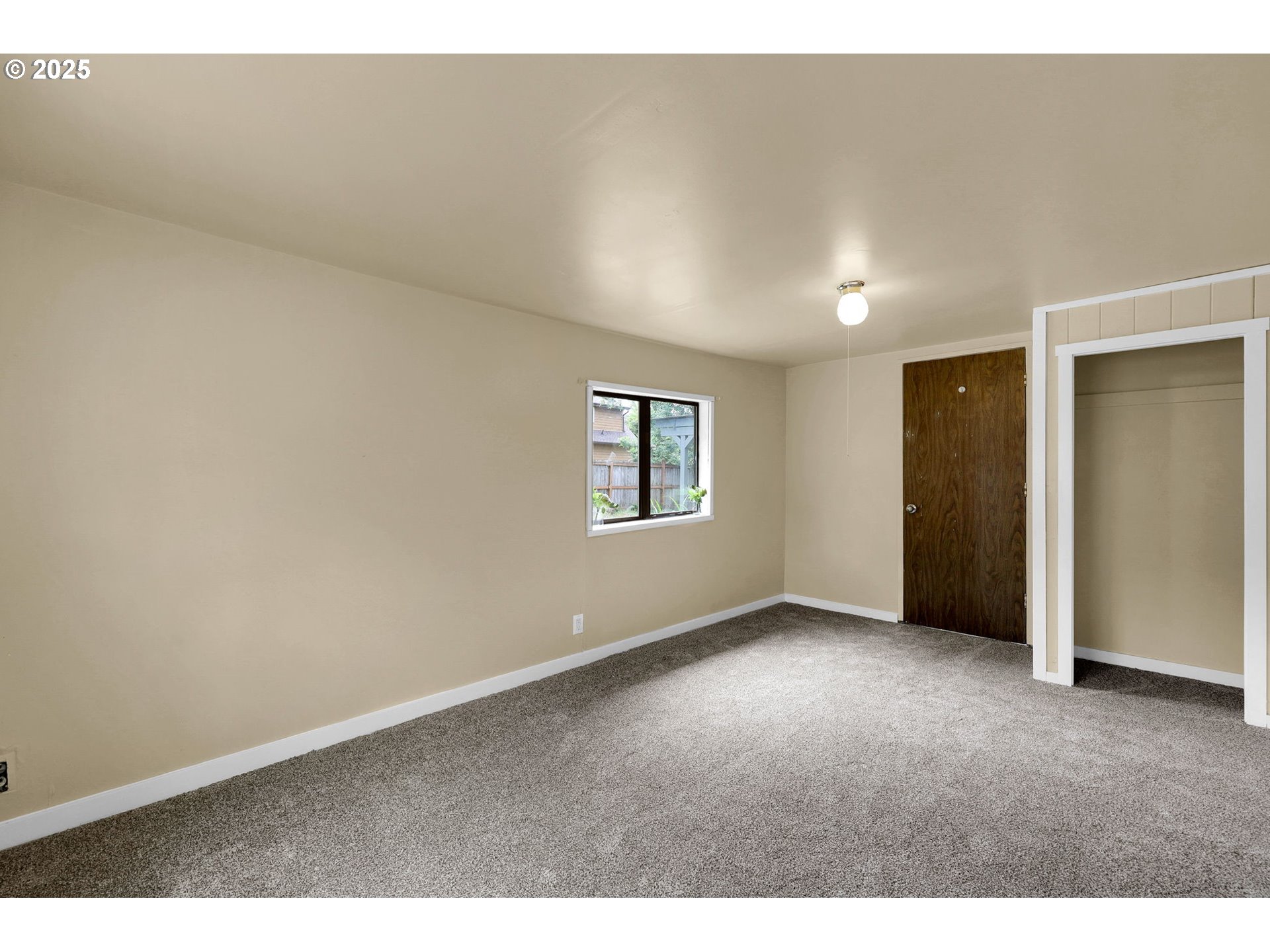 2785 Riverview Street Eugene, OR 97403 - Photo 30 of 44 an empty room with windows