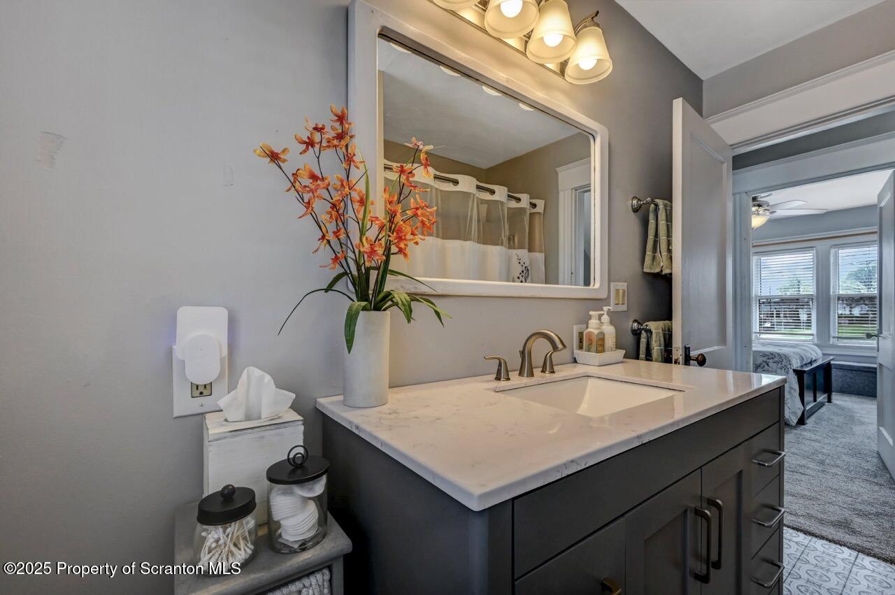 620 Foster Street Scranton, PA 18508 - Photo 24 of 38 Full Bathroom