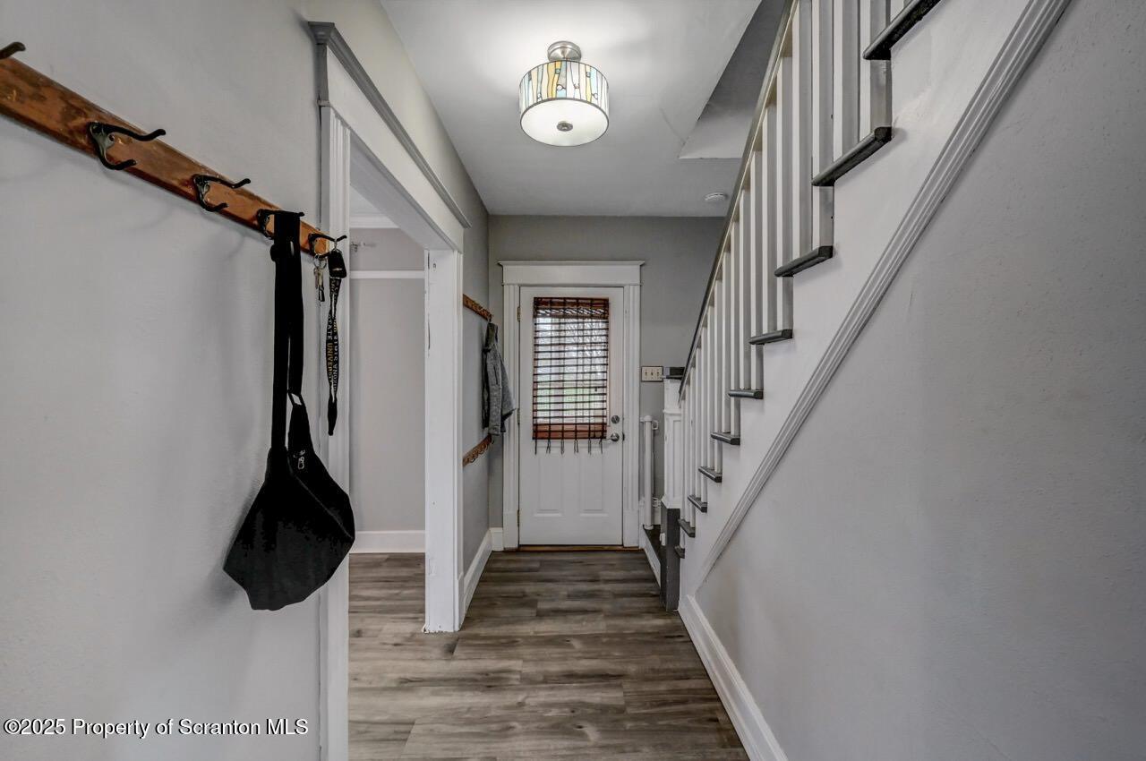 620 Foster Street Scranton, PA 18508 - Photo 4 of 38 Foyer