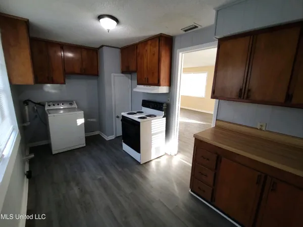 $1,300 | 5443 Hubert Street, Moss Point, MS 39563