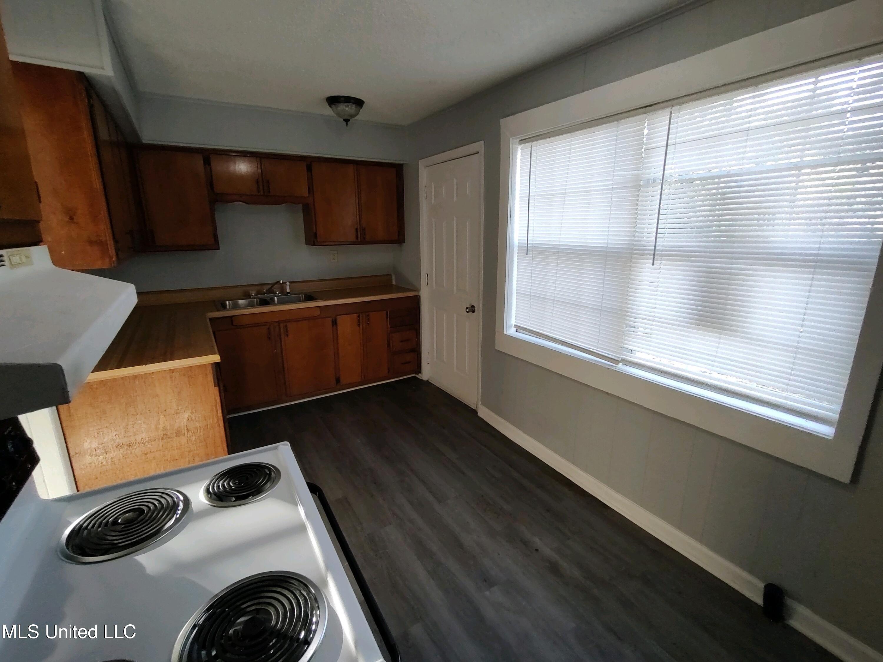 5443 Hubert Street Moss Point, MS 39563 - Photo 5 of 12 IMG_20231119_153415336