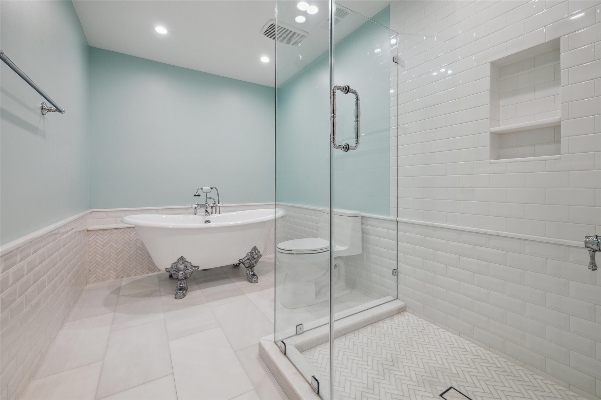 2902 West Lane, Unit A Houston, TX 77027 - Photo 16 of 23 a bathroom with a sink mirror and toilet