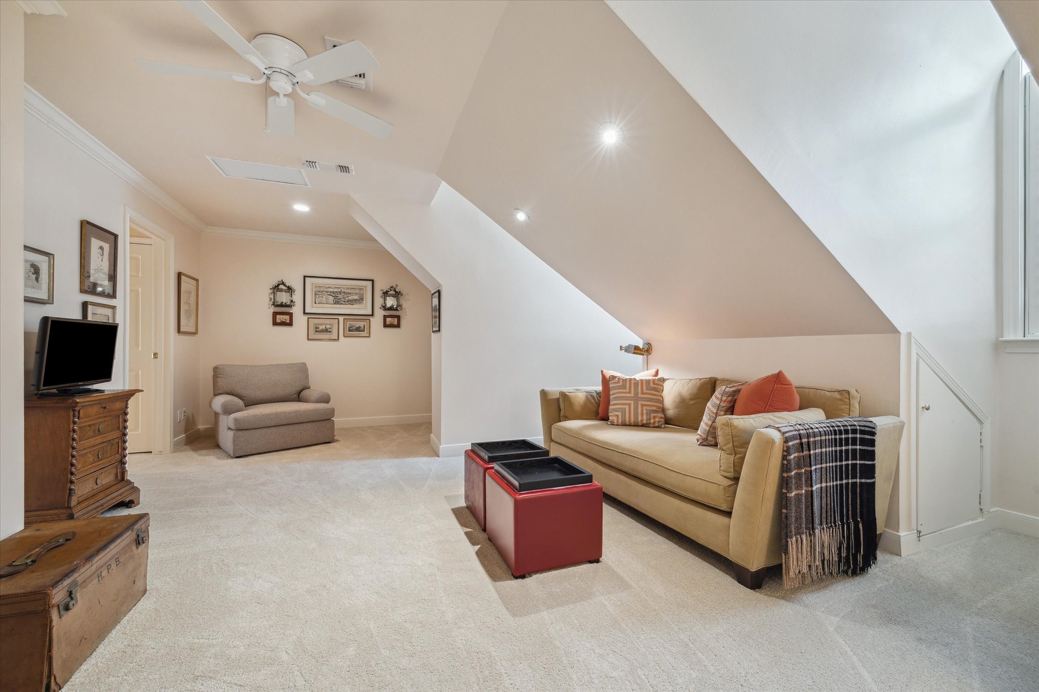 2902 West Lane, Unit A Houston, TX 77027 - Photo 21 of 23 a living room with furniture and a flat screen tv