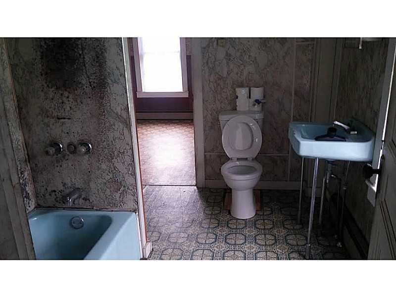 32 Arcadia Road Swansea, MA 02777 - Photo 6 of 9 Bathroom.