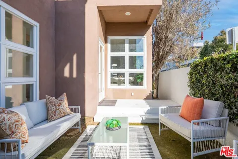 $2,695,000 | 28 Westwind Street, Marina del Rey, CA 90292