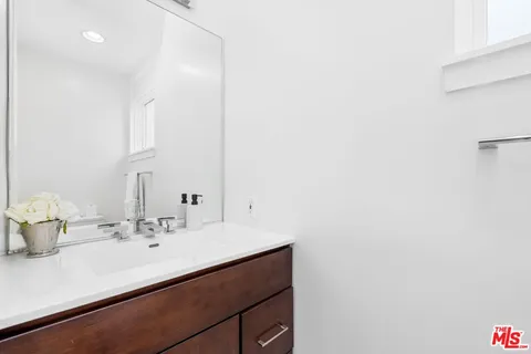 $2,695,000 | 28 Westwind Street, Marina del Rey, CA 90292