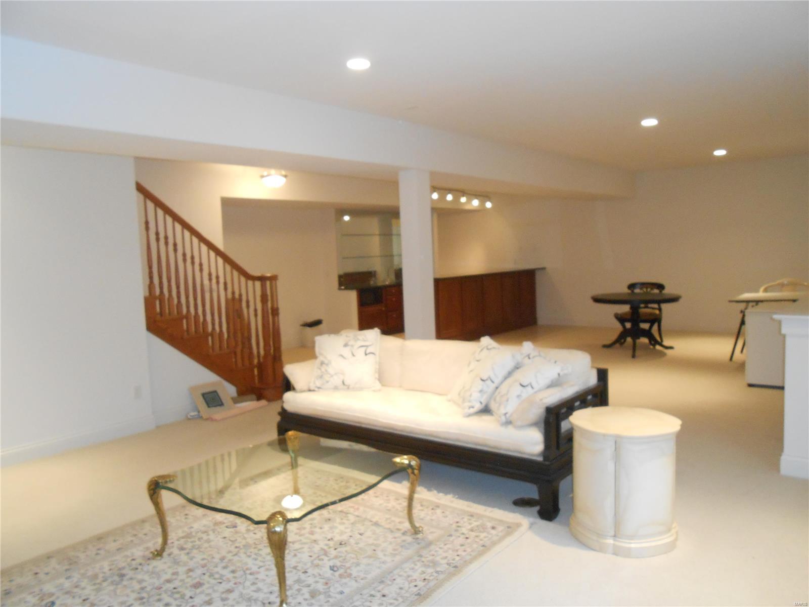 1939 Chesterfield Ridge Circle Chesterfield, MO 63017 - Photo 17 of 22 Gallery Image 17