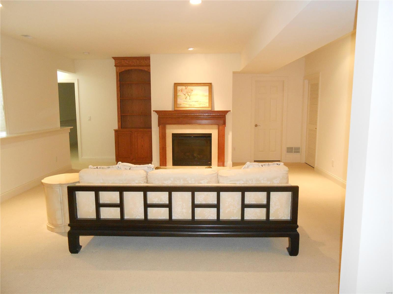 1939 Chesterfield Ridge Circle Chesterfield, MO 63017 - Photo 18 of 22 Gallery Image 18
