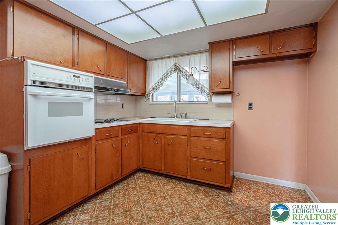 2630 Jacksonville Road Bethlehem, PA 18017 - Photo 10 of 38