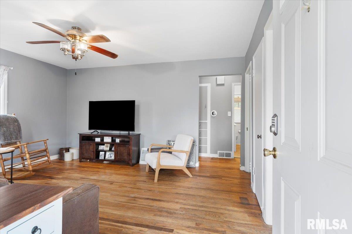 2024 North 6th Street Springfield, IL 62702 - Photo 6 of 38