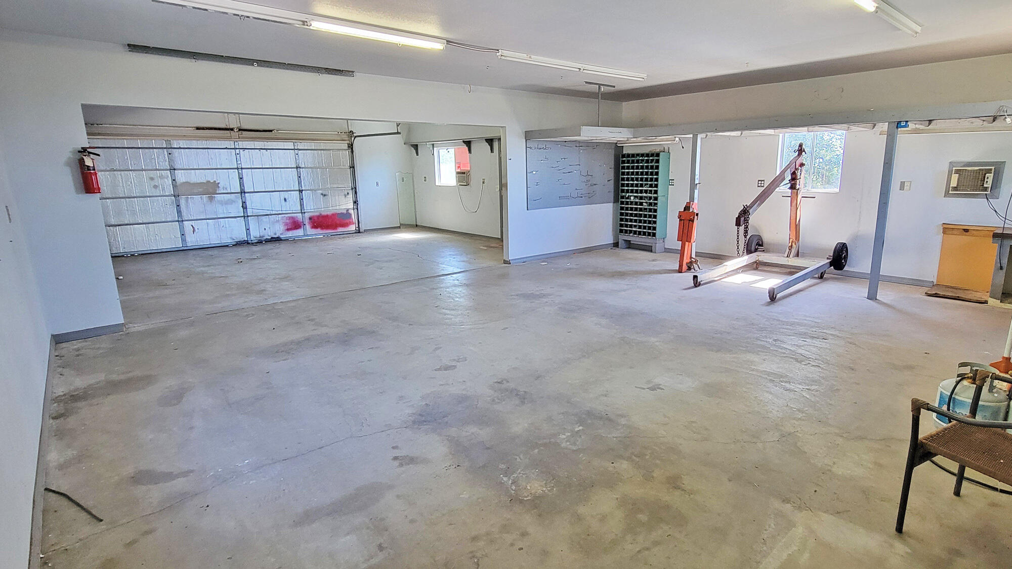 15723 Highland Point Way Redding, CA 96001 - Photo 34 of 40 shop-interior2