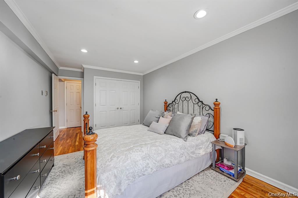 200 Atlantic Avenue, Unit 331 Lynbrook, NY 11563 - Photo 26 of 28 a bedroom with a bed and a window