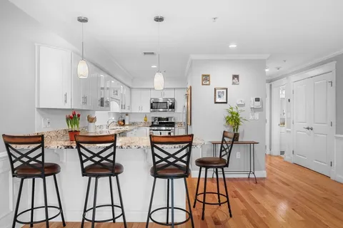 $670,000 | 100 Burrill Street, Unit 3, Swampscott, MA 01907