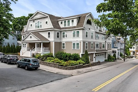 $670,000 | 100 Burrill Street, Unit 3, Swampscott, MA 01907