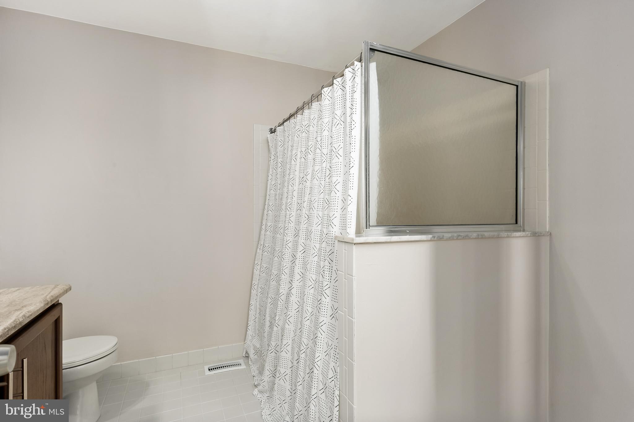 1205 Wharton Road Mount Laurel, NJ 08054 - Photo 21 of 30 2nd Floor Full Bath w/Garden Tub + Shower