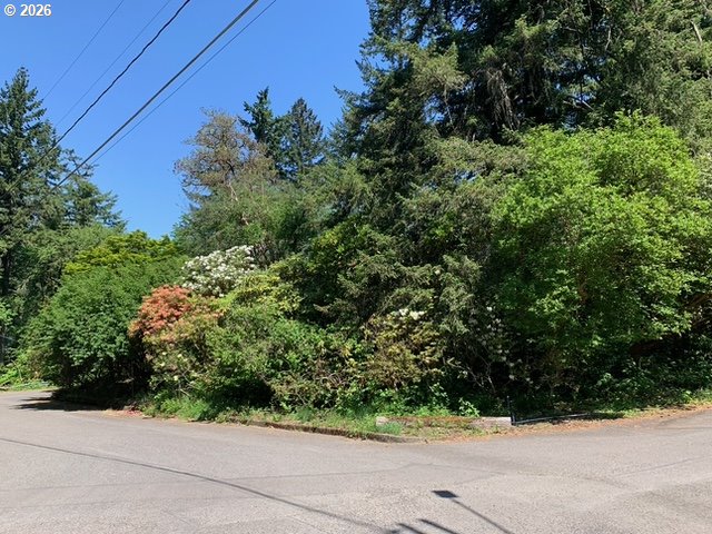 Southwest 16th Drive Portland, OR 97219 - Photo 20 of 22