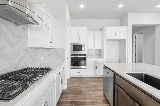 $551,425 | 1583 Grayhawk Drive, Basehor, KS 66007