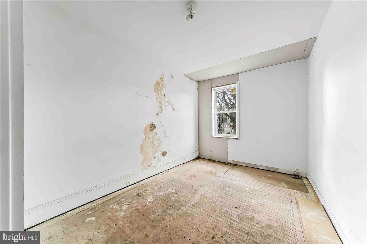 5536 Pine Street Philadelphia, PA 19143 - Photo 20 of 32 a view of an empty room with window