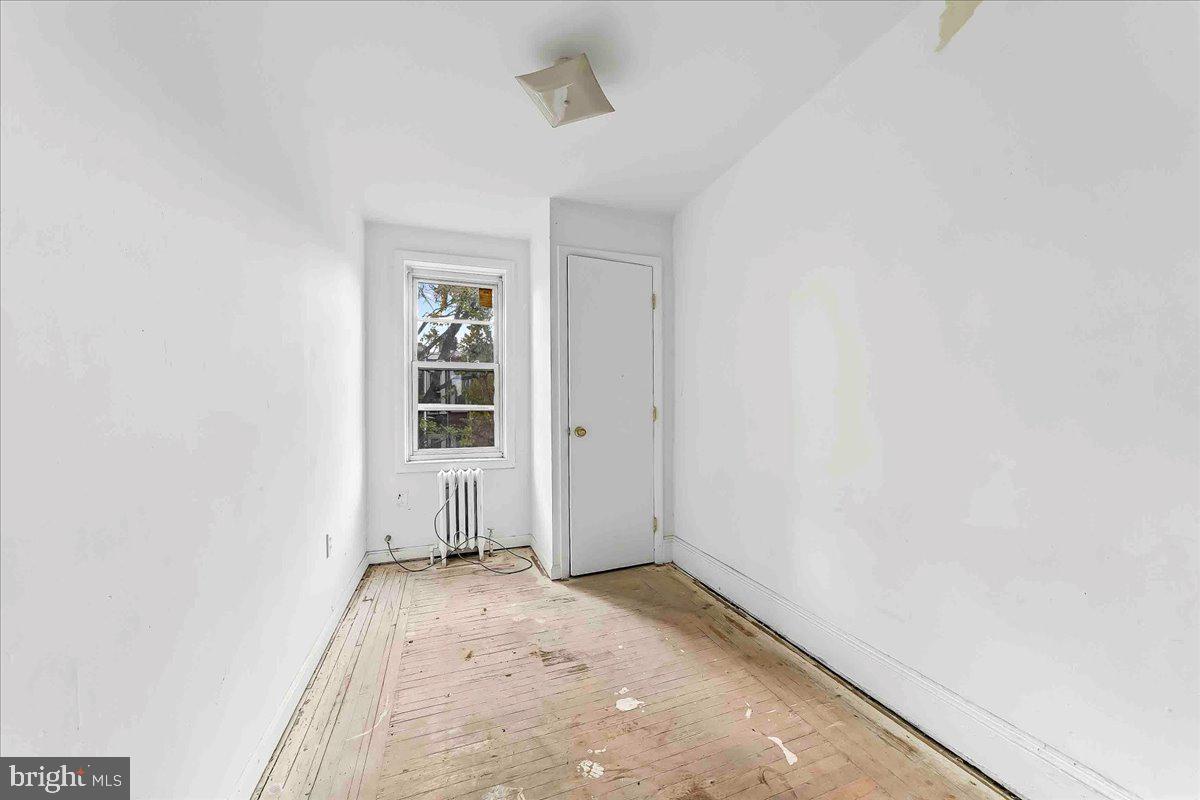5536 Pine Street Philadelphia, PA 19143 - Photo 23 of 32 an empty room with windows