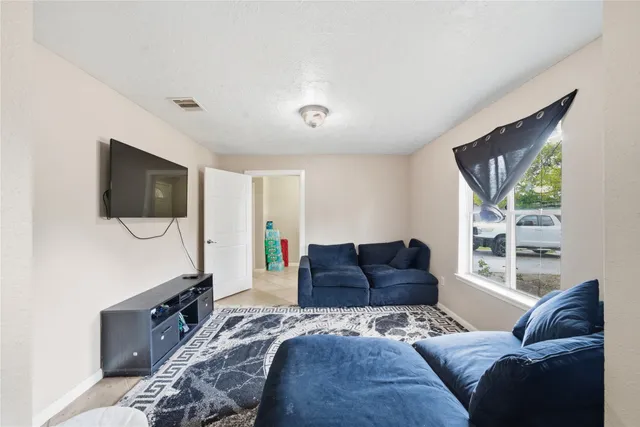 $290,000 | 15830 Thistledew Drive, Houston, TX 77082