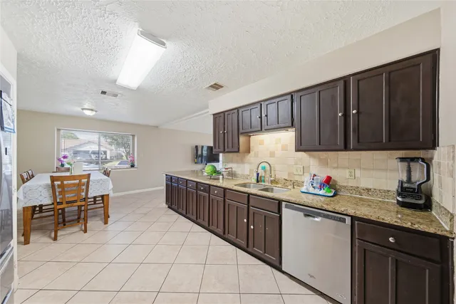 $290,000 | 15830 Thistledew Drive, Houston, TX 77082