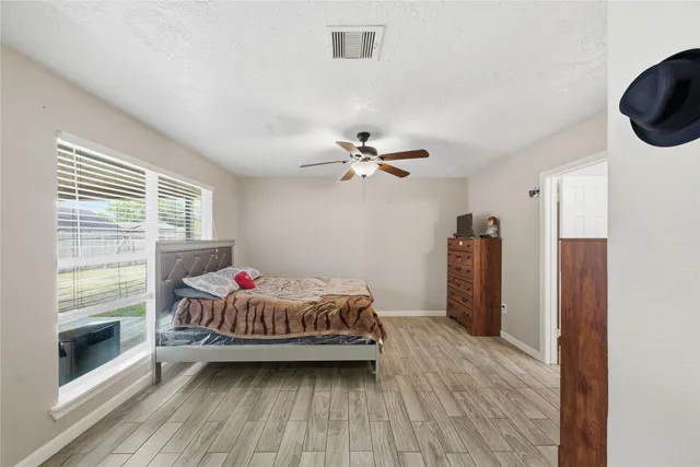 $290,000 | 15830 Thistledew Drive, Houston, TX 77082