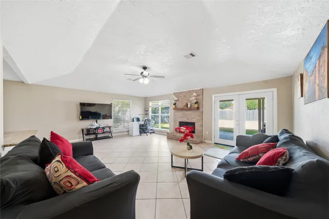 $290,000 | 15830 Thistledew Drive, Houston, TX 77082