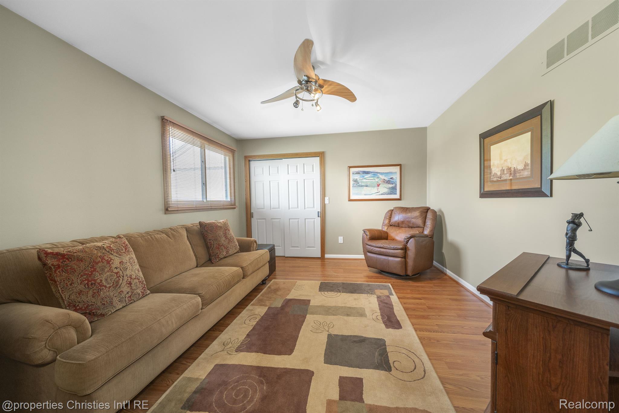 2163 Rochelle Park Drive Rochester, MI 48309 - Photo 24 of 35 Bedroom