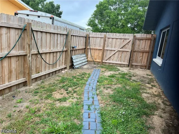 $1,700 | 19113-115 Holly Road, Fort Myers, FL 33967