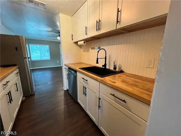 $1,700 | 19113-115 Holly Road, Fort Myers, FL 33967