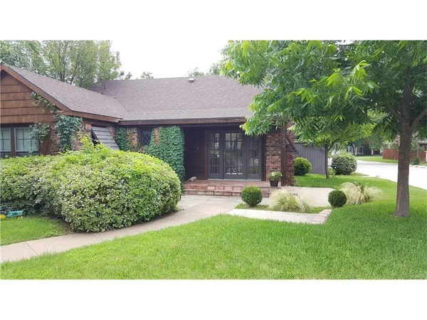 $2,400 | 3939 El Campo Avenue, Fort Worth, TX 76107