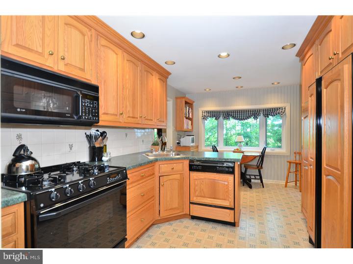 557 Forest Road Wayne, PA 19087 - Photo 3 of 25