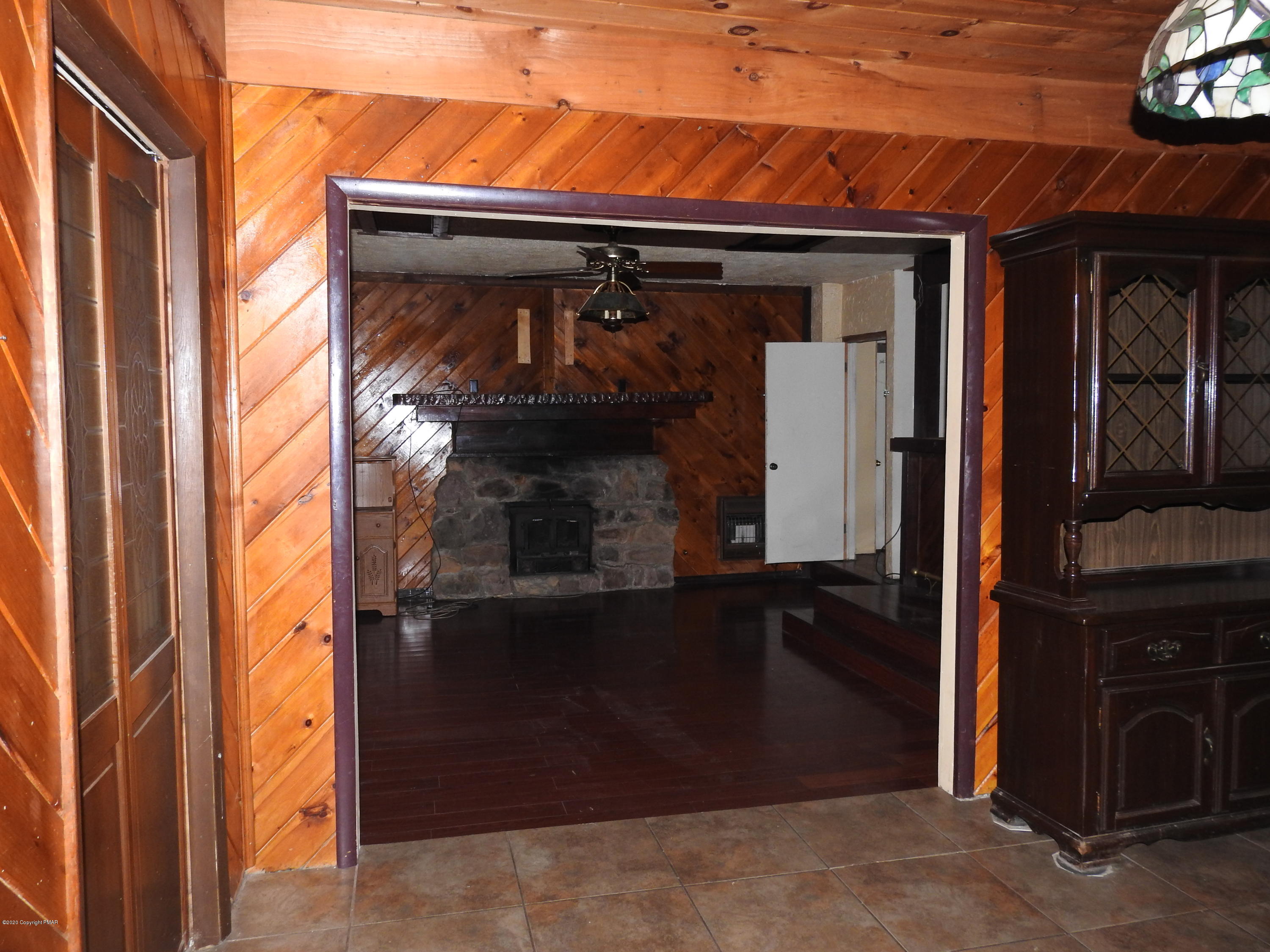 164 Pocono Road Albrightsville, PA 18210 - Photo 11 of 41 Living Room