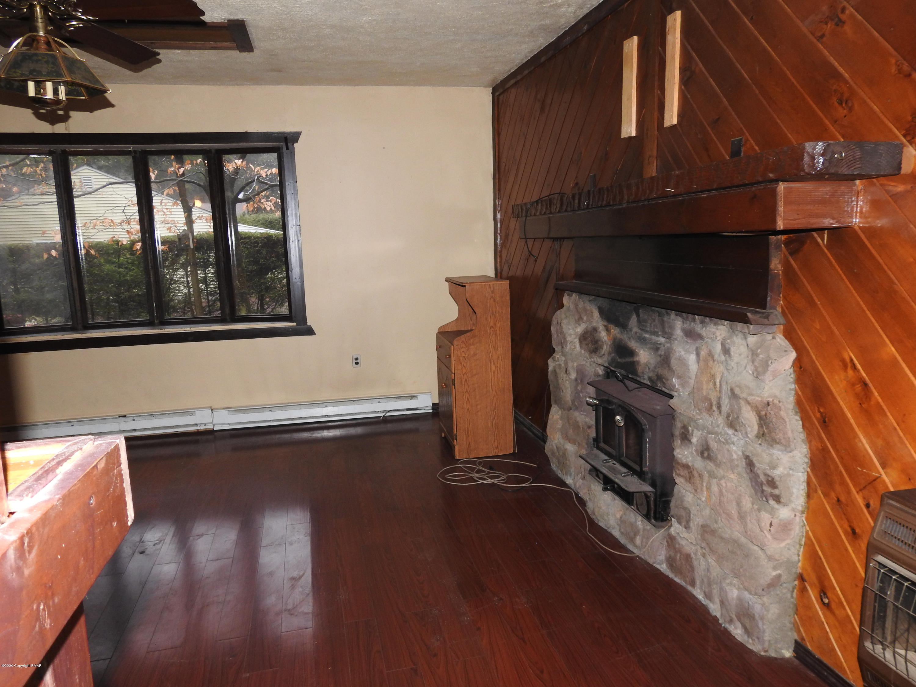 164 Pocono Road Albrightsville, PA 18210 - Photo 14 of 41 Living Room