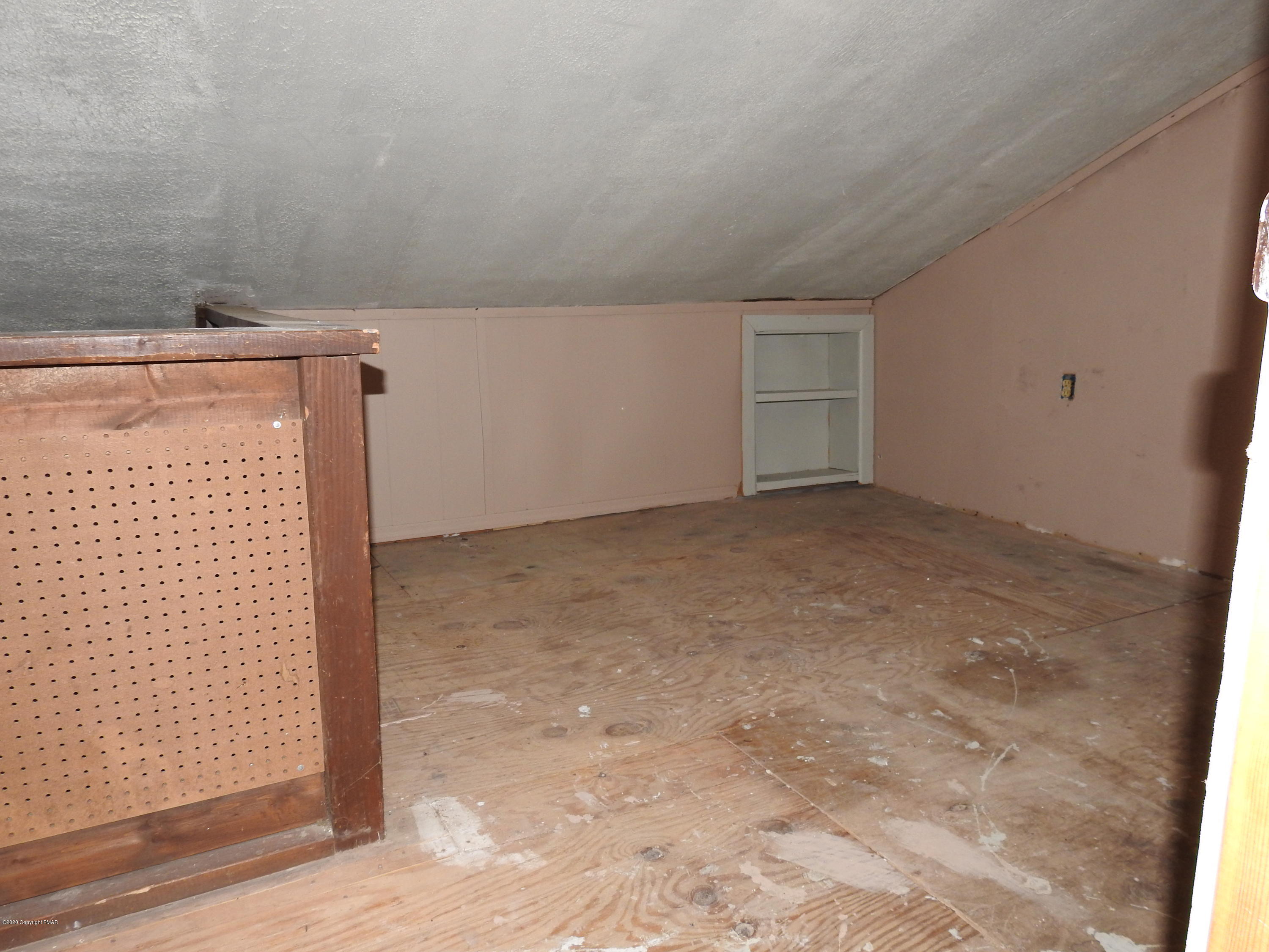 164 Pocono Road Albrightsville, PA 18210 - Photo 36 of 41 Upstairs loft area