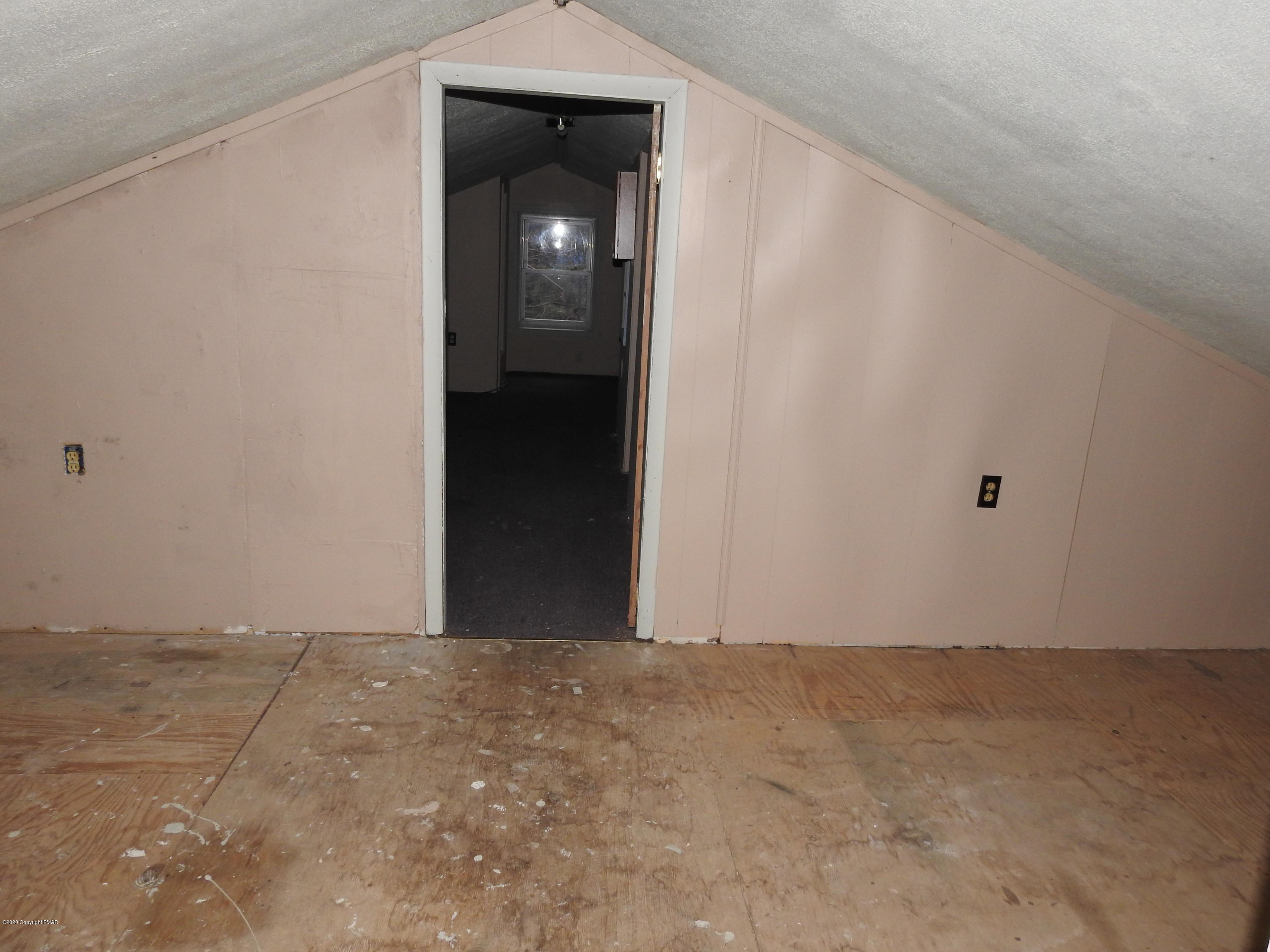 164 Pocono Road Albrightsville, PA 18210 - Photo 37 of 41 Upstairs Loft area