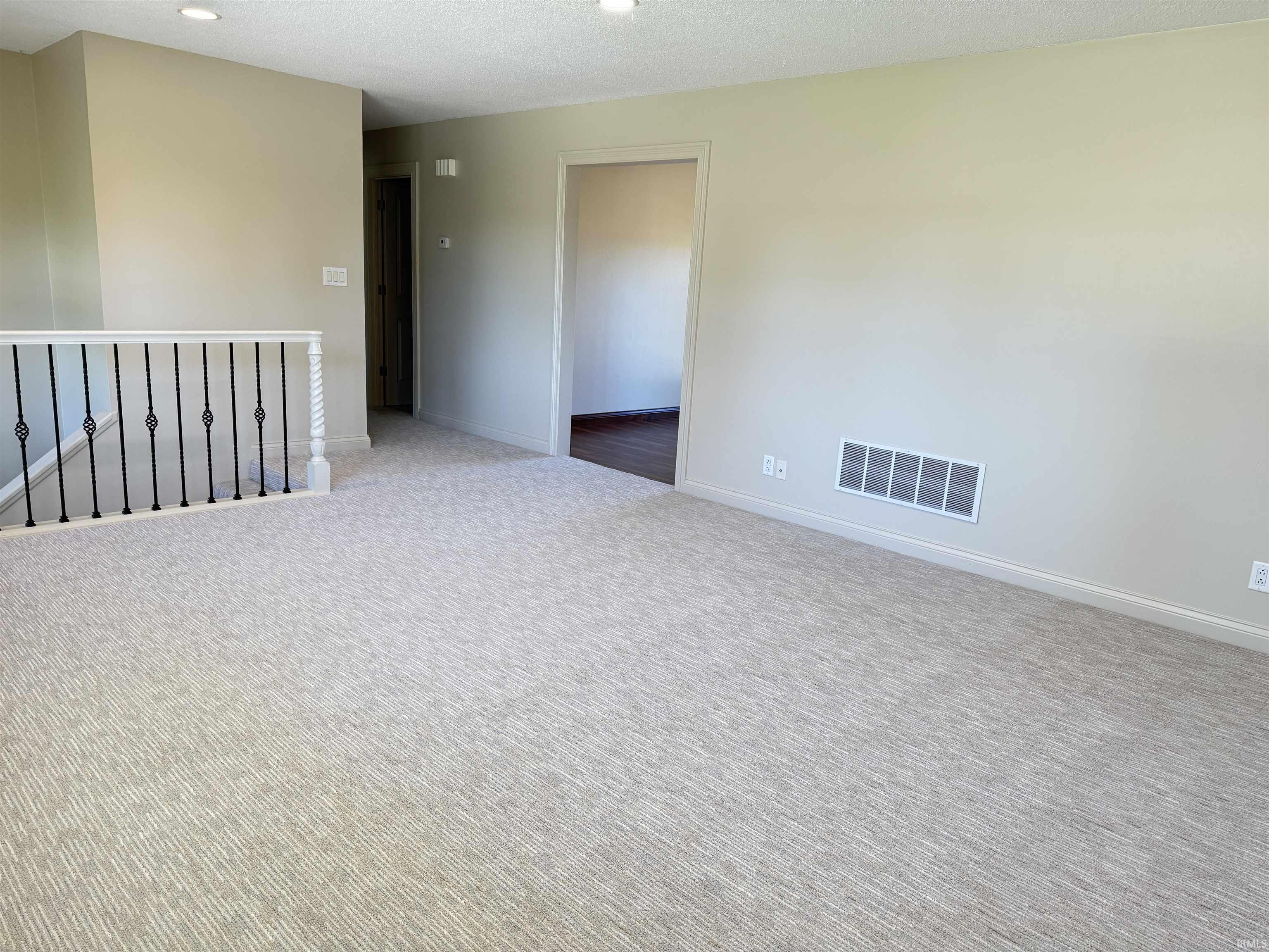 1402 Washington Street Rochester, IN 46975 - Photo 4 of 25