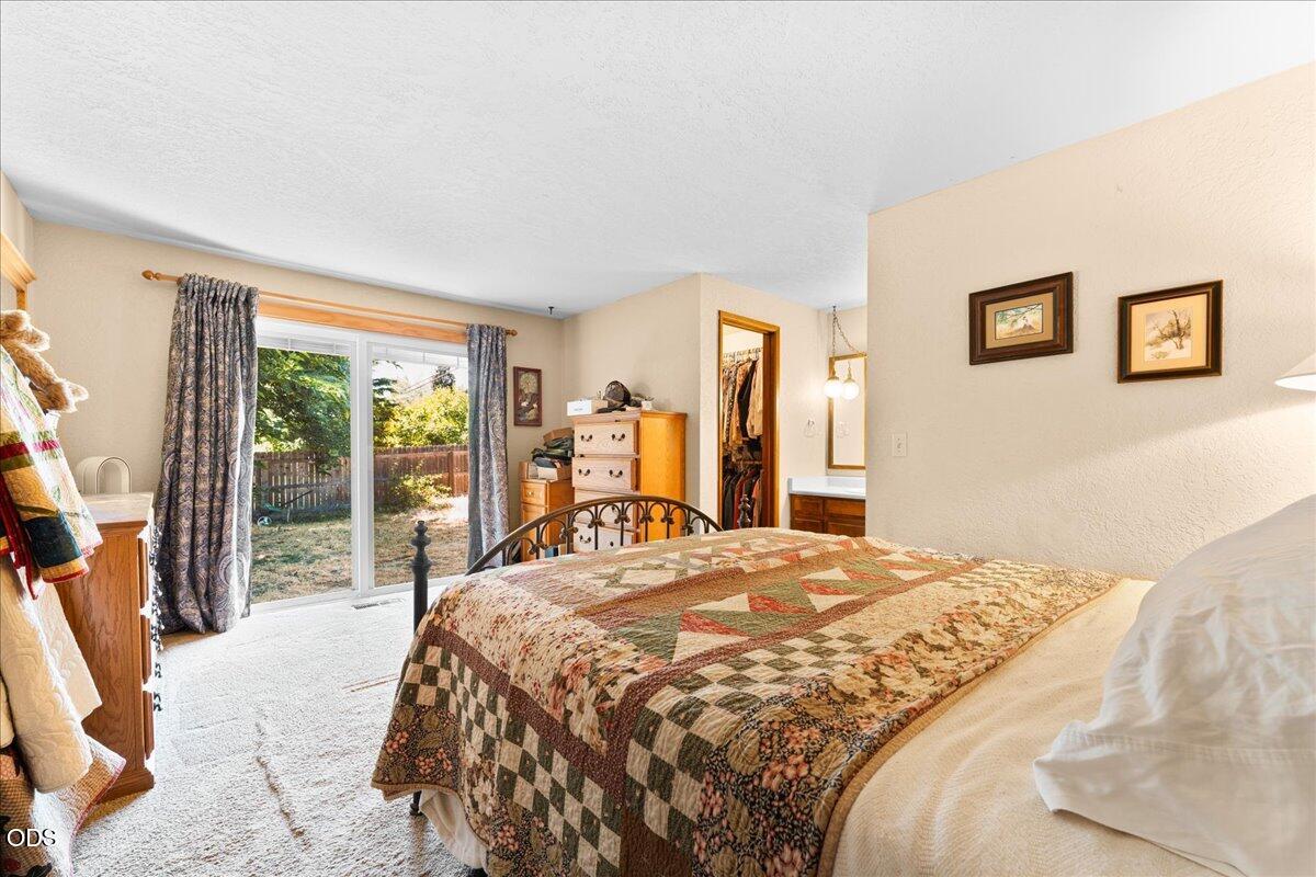 2991 Barclay Road Medford, OR 97504 - Photo 6 of 21 Gallery Image 6