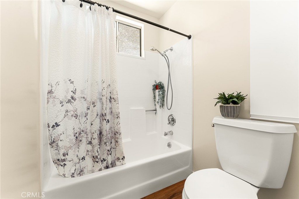 9110 Happy Camp Road Moorpark, CA 93021 - Photo 27 of 73 Upstairs bathroom